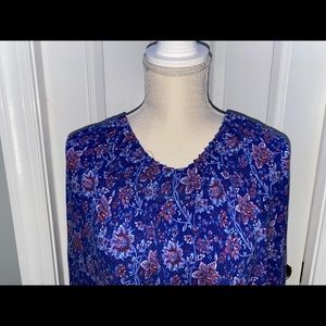 🌻BUNDLE 3 Women’s blouses for 30% off!🌻